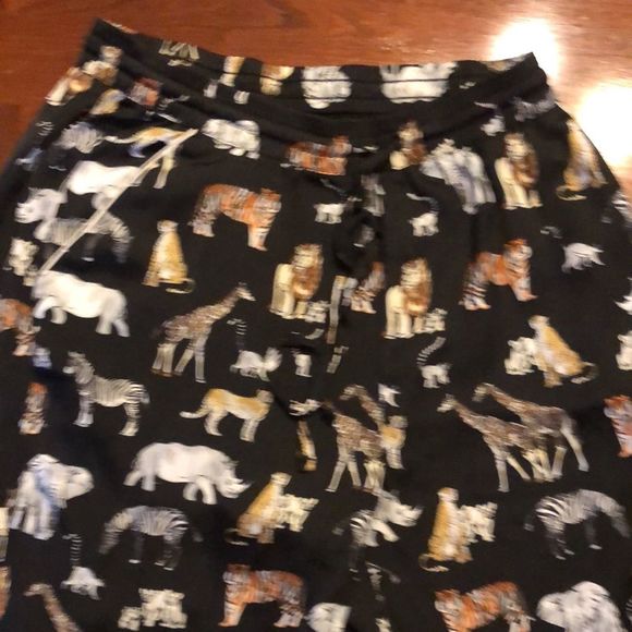 Banana Republic pjs in African animal prints/sz SM/ white piping EUC/button top - Picture 7 of 16